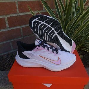 Womans nike zoom winflo 7 running shoes size 9 US